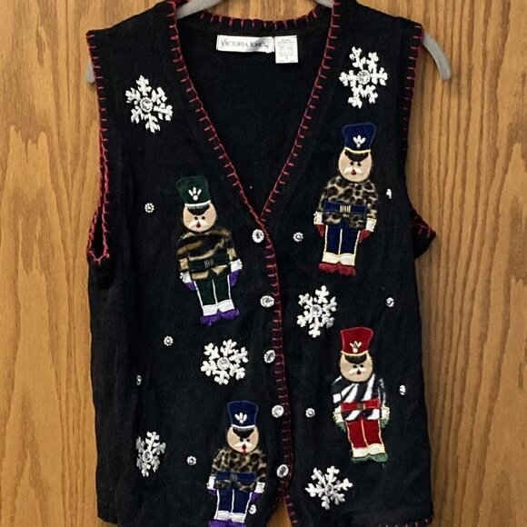 Sweaters - Victoria Jones soldiers christmas sweater sz s